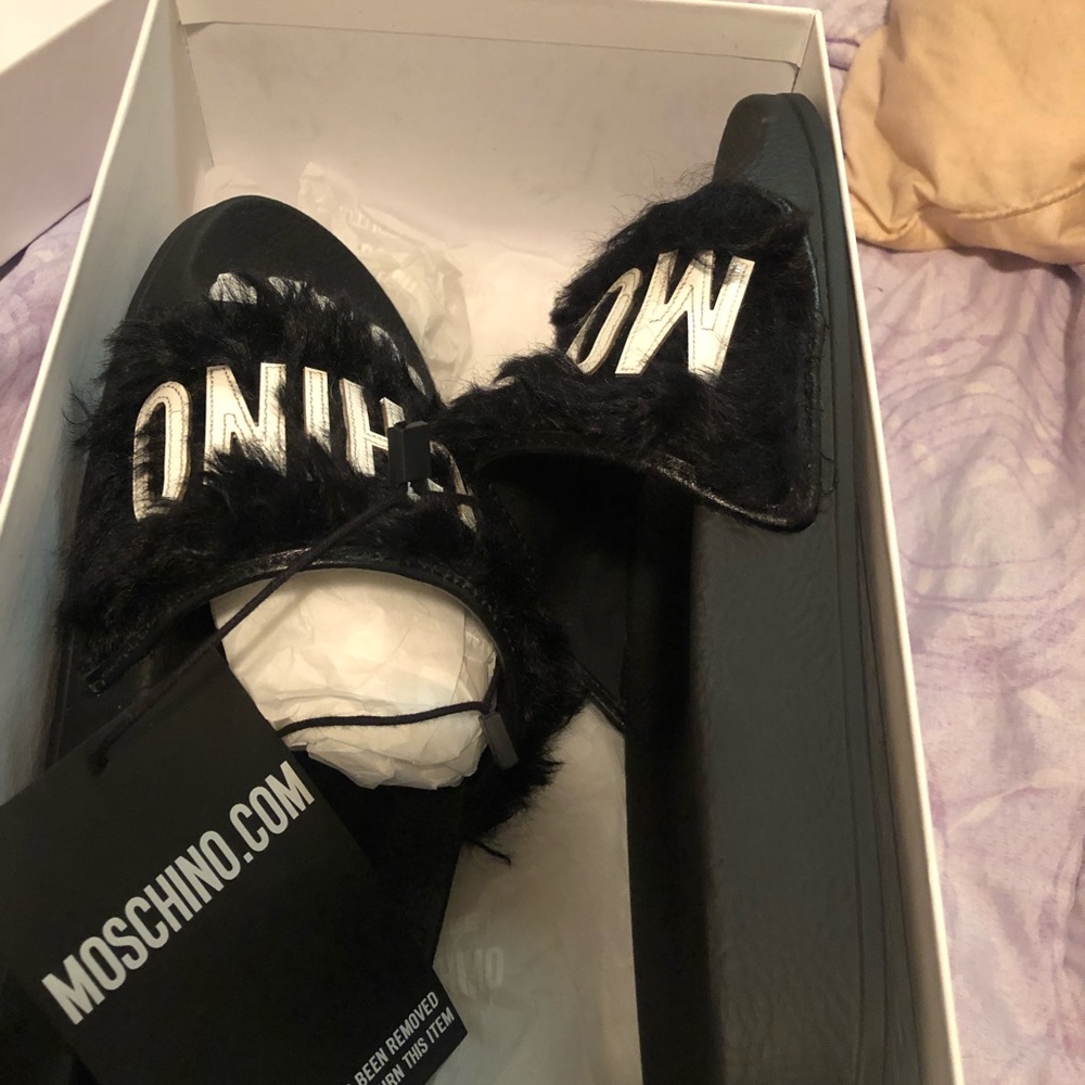 Moschino slides size 39
